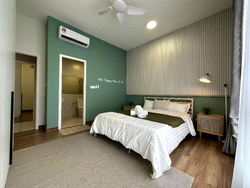 The Apple Premier Condo Three Bedroom In Melaka Екстер'єр фото