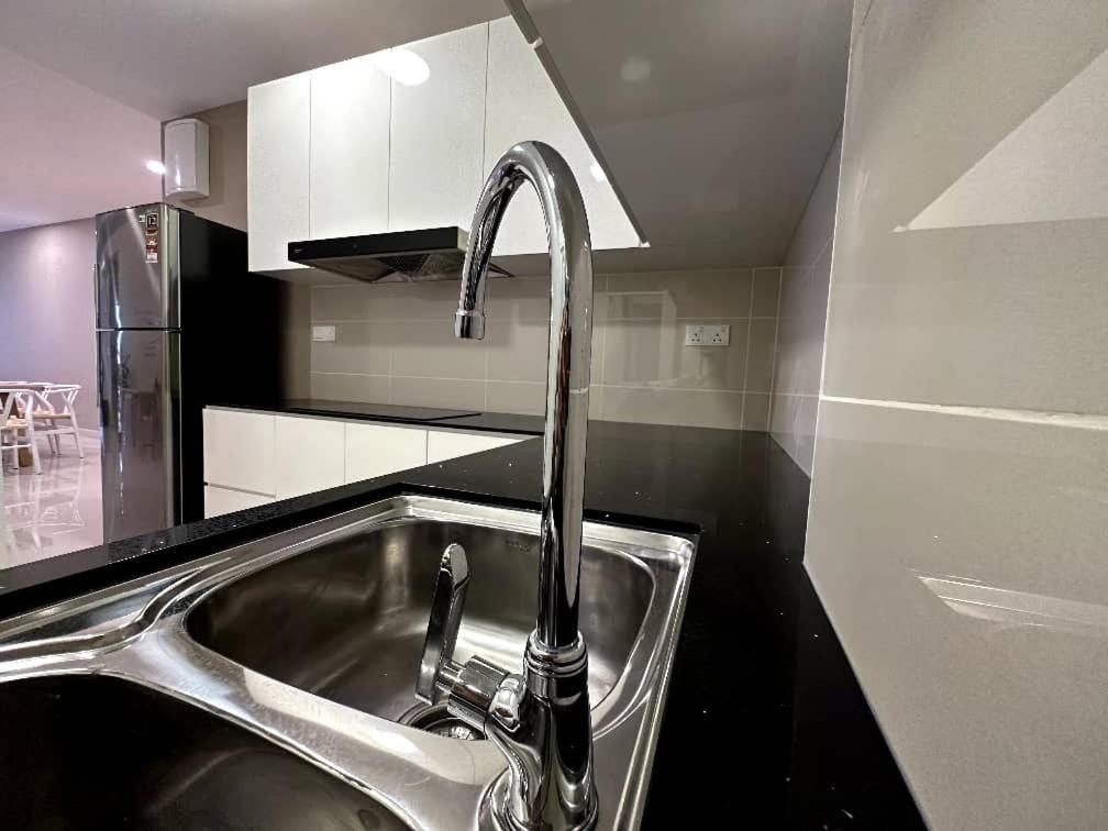 The Apple Premier Condo Three Bedroom In Melaka Екстер'єр фото
